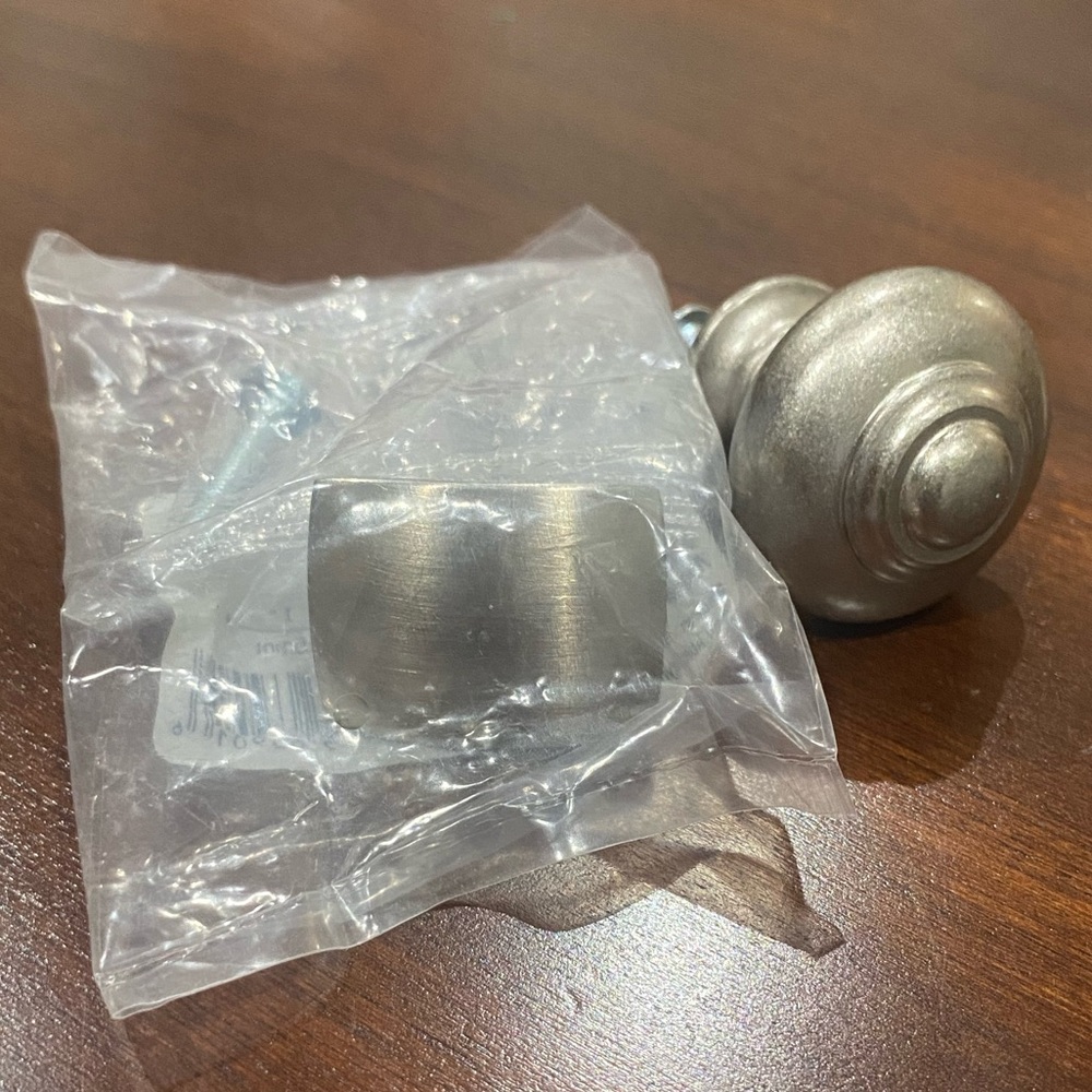 🔥(2) Single Knobs 1-Silver & 1-Brush Nickel